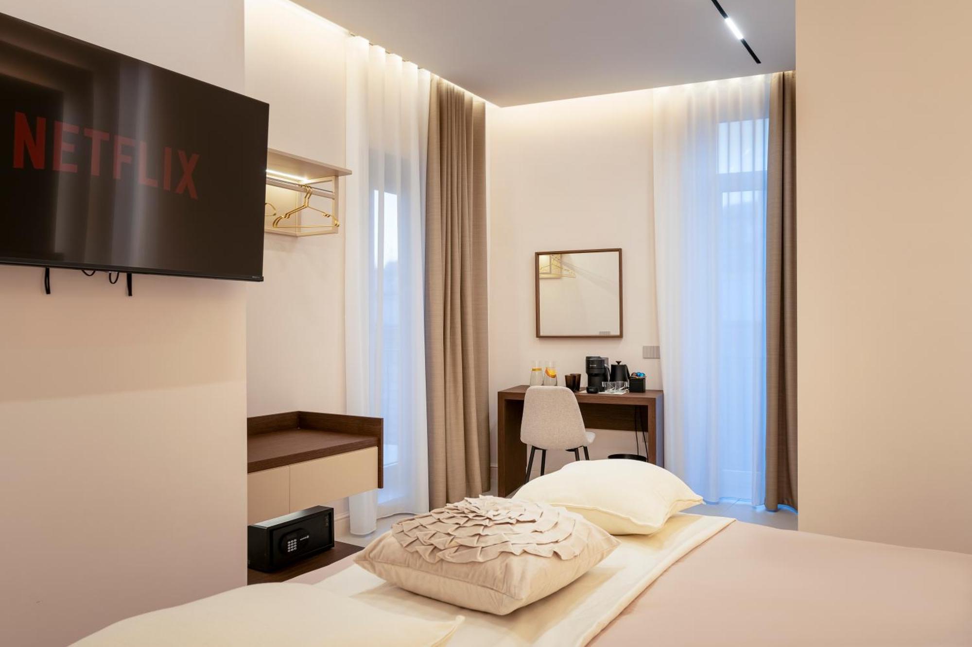 Halo Suite Naples Exterior photo